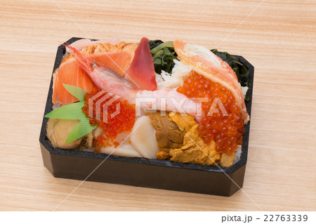 海鮮丼　 22763339