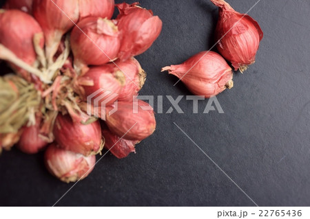 shallots 22765436