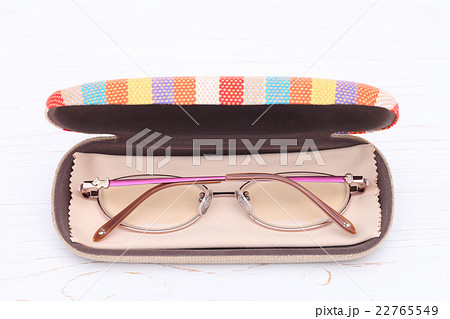 メガネとメガネケース 22765549
