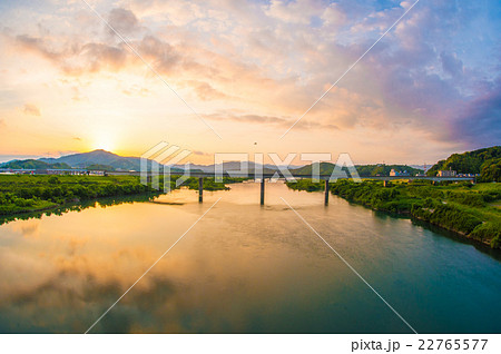 四万十川の夕陽 22765577