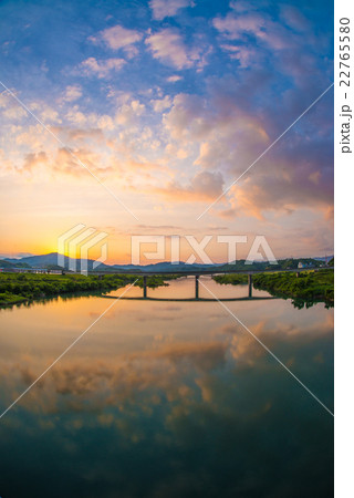 四万十川の夕陽 22765580