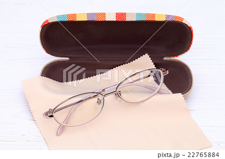 メガネとメガネケース 22765884