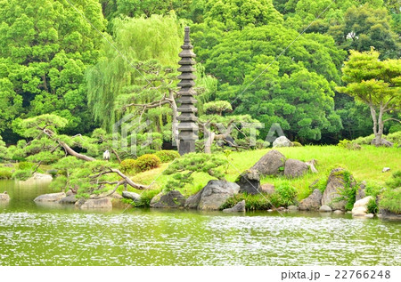 庭園の石塔 庭園の石塔 22766248