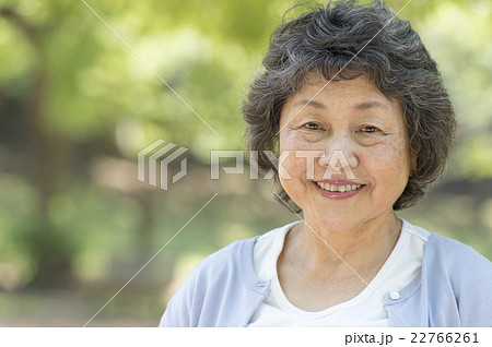 シニア女性　 22766261