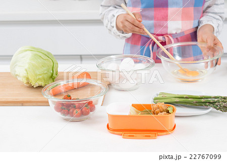 お弁当作り 22767099