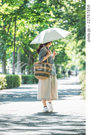 夏の日差し 女性 夏の日差し 女性 22767856