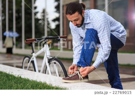 young hipster man with fixed gear bike on city 22769015