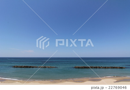 青い海と青い空 22769046