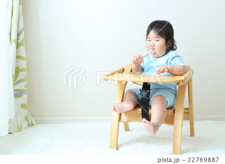 8か月の女の子 8か月の女の子 22769887
