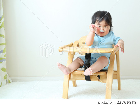 8か月の女の子 22769888