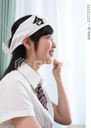 女子高生 合格はちまき ガッツポーズ の写真素材