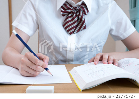 女子高生(自宅学習イメージ) 女子高生(自宅学習イメージ) 22771727