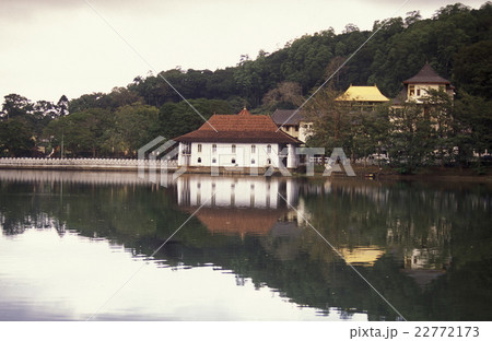 SRI LANKA KANDY LAKE SRI LANKA KANDY LAKE 22772173