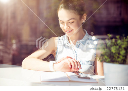 Modern young business woman Modern young business woman 22773121