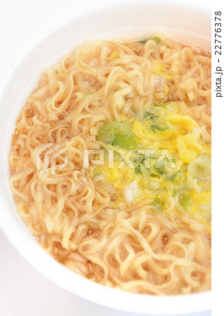 おいしいカップラーメン 22776378