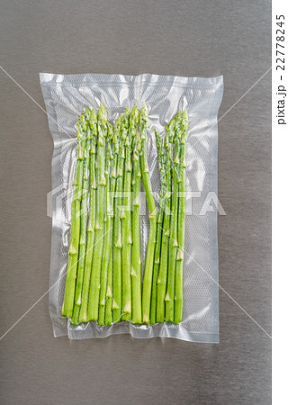 Vacuum sealed green asparagus Vacuum sealed green asparagus 22778245