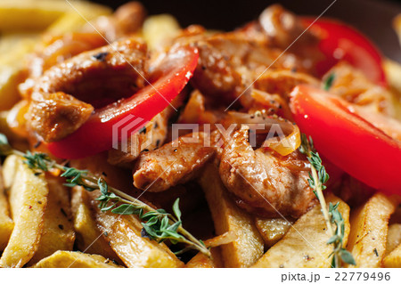 Fried potato with meat and tomato closeup 22779496