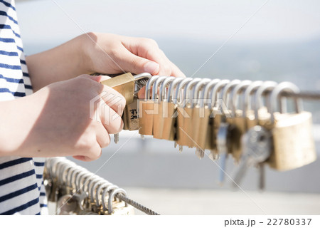 札幌もいわ山山頂の「愛の南京錠」 22780337