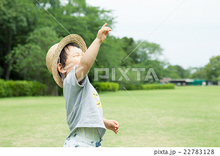公園で遊ぶ子供 公園で遊ぶ子供 22783128
