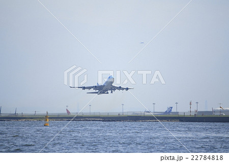 離陸する大韓航空のジャンボジェット 離陸する大韓航空のジャンボジェット 22784818
