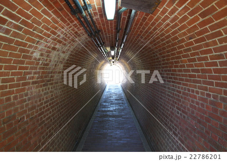 レンガトンネルの写真素材 22786201 Pixta