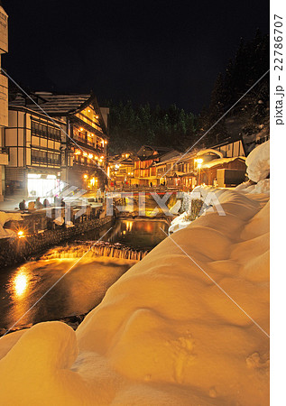 雪深い銀山温泉街 雪深い銀山温泉街 22786707