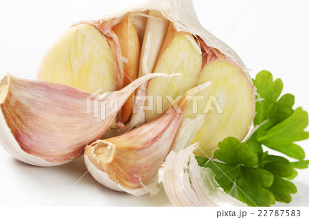 bulb of fresh garlic 22787583