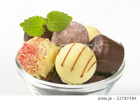 assorted chocolate pralines 22787584