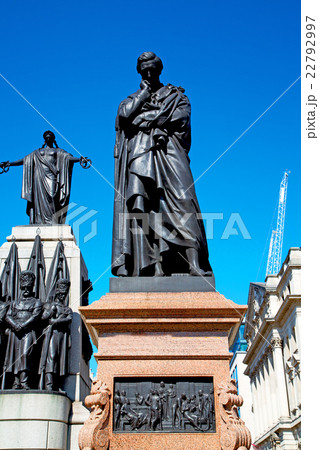 marble and statue in old city of london england 22792997