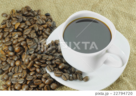 Coffee Cup and coffee beans 22794720