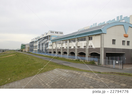 荒川土手に建つ舟戸学園 荒川土手に建つ舟戸学園 22794776