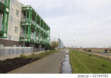 荒川土手に建つ舟戸学園（舟戸小学校） 22794782
