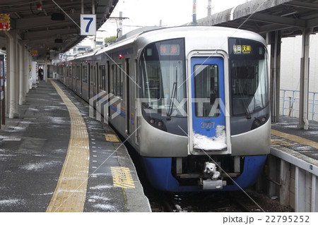 西鉄大牟田駅に停車中の西鉄天神大牟田線3000形（特急：西鉄天神行） 22795252