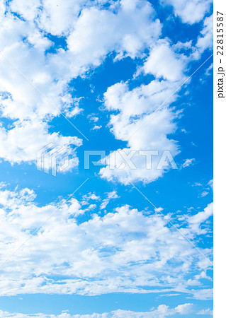 初夏の空 空 梅雨前 晴れの空 空の画像素材 コピースペース ブルースカイイメージ 雲片 初夏の空 空 梅雨前 晴れの空 空の画像素材 コピースペース ブルースカイイメージ 雲片 22815587