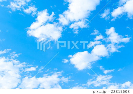初夏の空 空 梅雨前 晴れの空 空の画像素材 コピースペース ブルースカイイメージ 雲片 初夏の空 空 梅雨前 晴れの空 空の画像素材 コピースペース ブルースカイイメージ 雲片 22815608