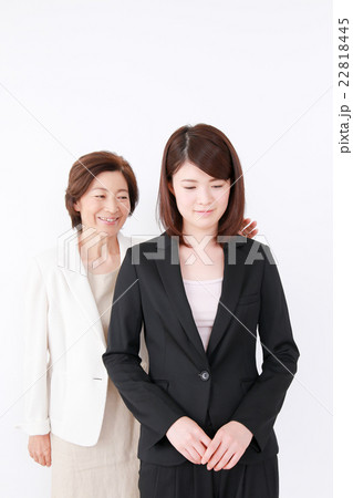 スーツ姿の女性達の写真素材