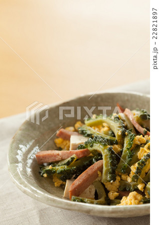 ゴーヤーチャンプルー　ゴーヤチャンプルー　沖縄 22821897