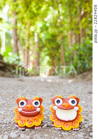 沖縄 備瀬 フクギ並木 シーサー 沖縄 備瀬 フクギ並木 シーサー 22824408