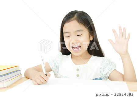 問題が解けて嬉しい女の子 勉強する女の子 問題が解けて嬉しい女の子 勉強する女の子 22824692