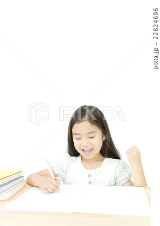 問題が解けて嬉しい女の子 勉強する女の子 問題が解けて嬉しい女の子 勉強する女の子 22824696