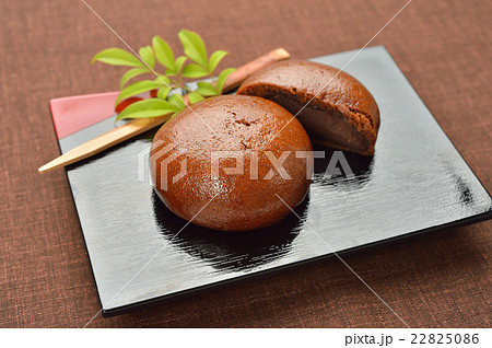和菓子、浜松市引佐地域の銘菓「みそまん」みそまんじゅう。味噌饅頭。 和菓子、浜松市引佐地域の銘菓「みそまん」みそまんじゅう。味噌饅頭。 22825086