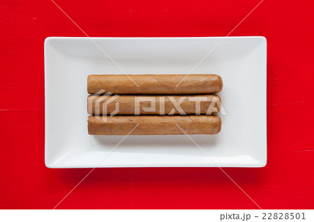 White ceramic dish with luxury Cuban cigars White ceramic dish with luxury Cuban cigars 22828501