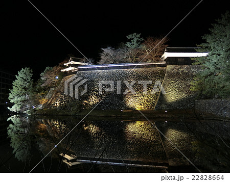 ライトアップされた松江城 22828664