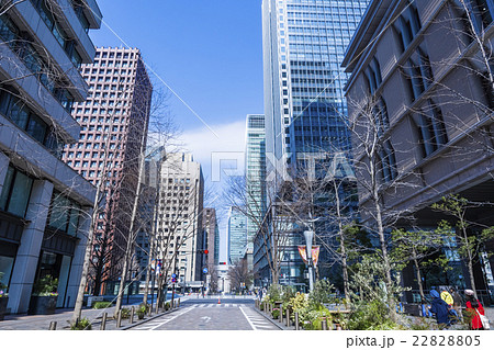 丸の内の高層ビル街の写真素材 25