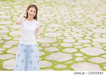 笑顔の女性 笑顔の女性 22832683