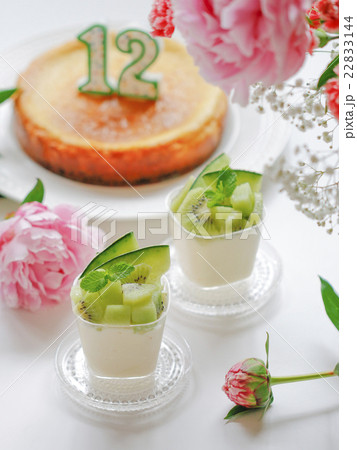 メロンとキウィのレアチーズケーキ 22833144