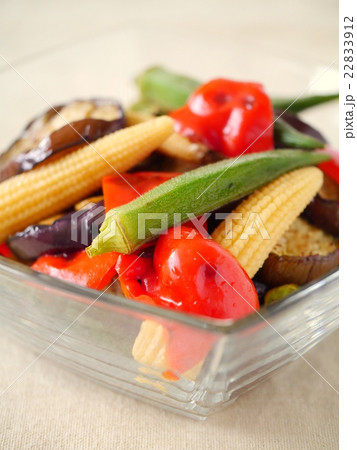 夏野菜の焼きマリネサラダ　　ガラスボウルバージョン（アップ） 22833912