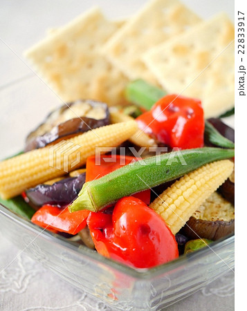 夏野菜の焼きマリネサラダ　　クラッカー添え 22833917
