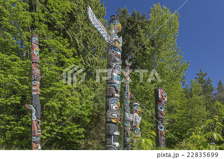 スタンレーパークのトーテムポールが見える風景 22835699