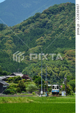 深田駅に停車中のキハ32 深田駅に停車中のキハ32 22836407